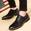 Chaussures provoqué pointues en cuir verni pour hommes chaussures formelles Oxford appartements de