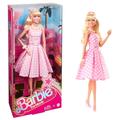 Barbie Puppe, The Movie doll, in rosa weissem Kleid und Gänseblümchen Halskette, Margot Robbie, Sammlerstück, Spielzeug ab 3 Jahre, HPJ96