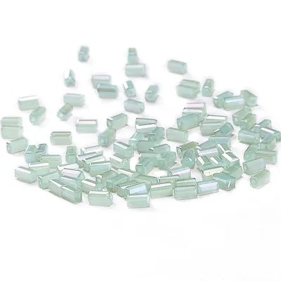 Breloques en cristal autrichien 50 pièces 2x4mm vert herbe AB perles en cristal pour la