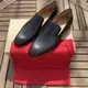 Mocassins ronds à semelle rouge pour hommes chaussures de mariage à enfiler marron noir