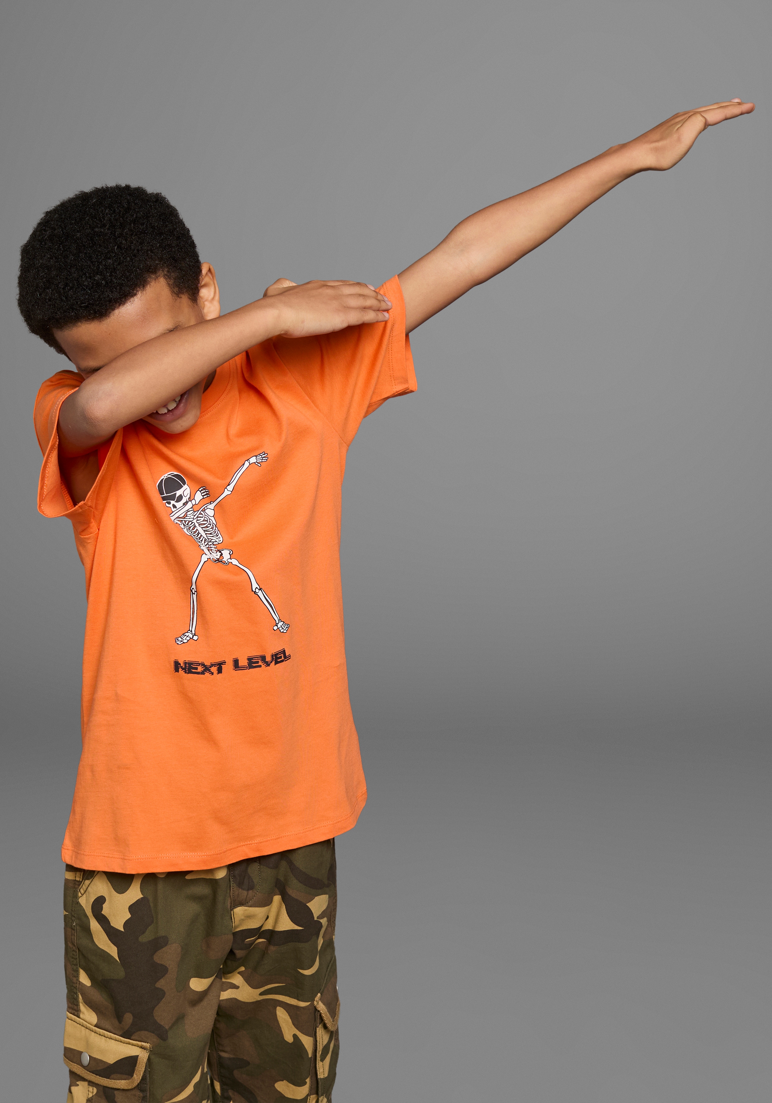 T-Shirt KIDSWORLD "Mit coolem Druck: NEXT LEVEL", Jungen, Gr. 152/158, orange, Jersey, Obermaterial: 100% Baumwolle, bedruckt, Basic, Basic, Rundhals, Shirts, Kurzarm, Basic-Schnitt, mit trendigen Statements und Sprüchen Image