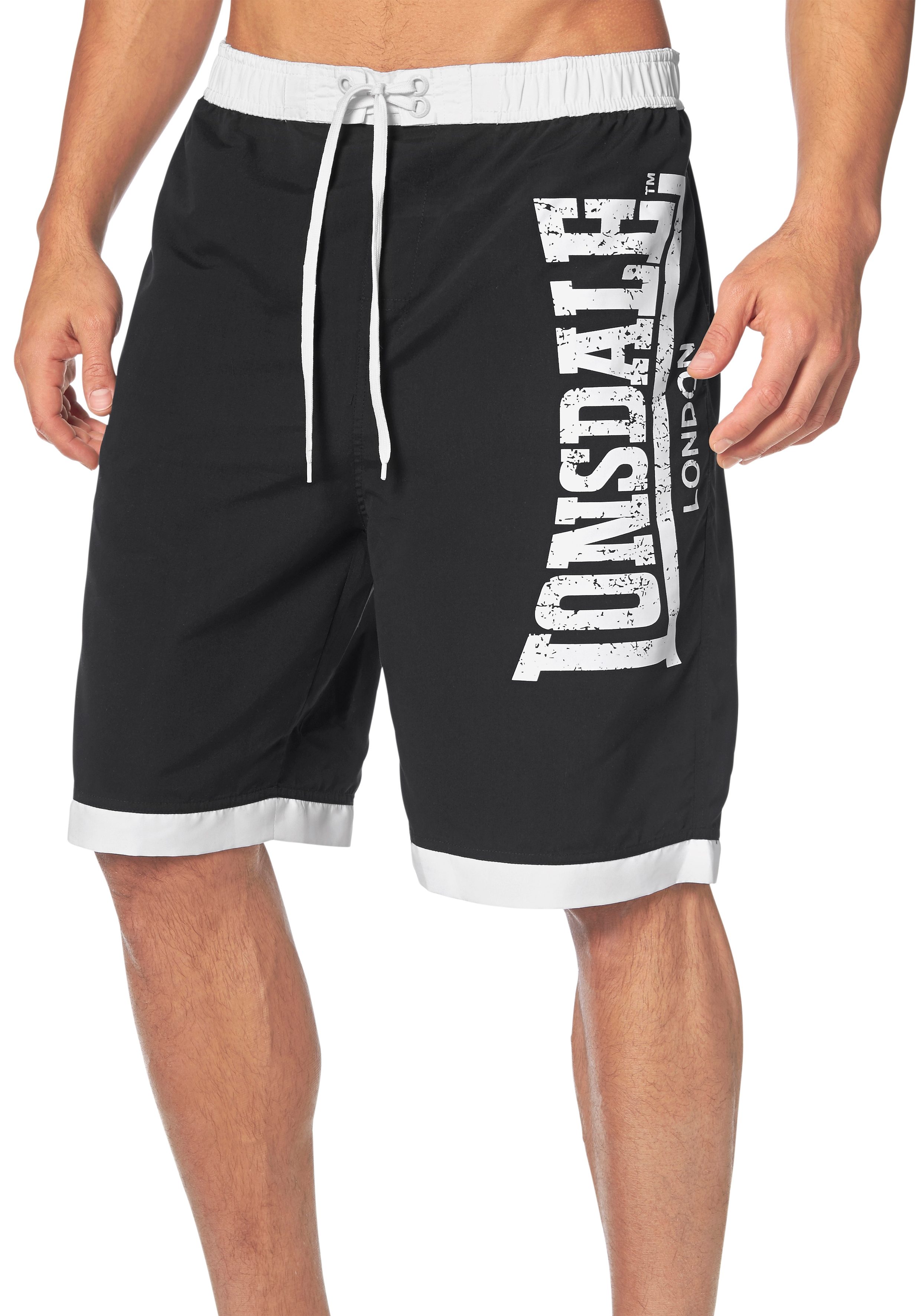 Boardshorts LONSDALE "CLENNELL", Herren, Gr. 4XL, N-Gr, schwarz-weiß (schwarz, weiß), Obermaterial: 100% Polyester. Futter: 100% Polyester, bedruckt, unifarben mit Farbeinsätzen, bequem, Hosen, Badeshorts, Innenhose aus Mesh Image