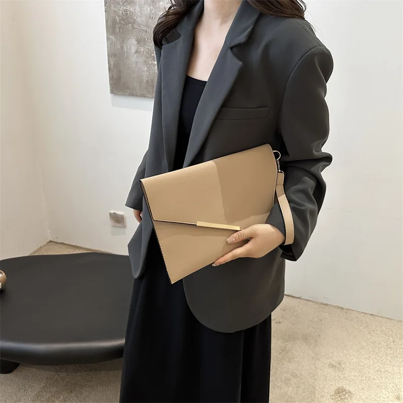 Mode pochette pour femmes en cuir PU souple couleur unie Evelope sac bracelet sacs femme petits sacs à main jour embrayages sacs de soirée