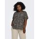 Shirtbluse ONLY CARMAKOMA "CARVICA SS TOP WVN NOOS" Gr. 48, schwarz-weiß (pumice stone aop:leo aop) Damen Blusen kurzarm