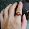N1HE – bague en ambre avec incrustation de cire d'abeille en argent et marbre bijou de caractère