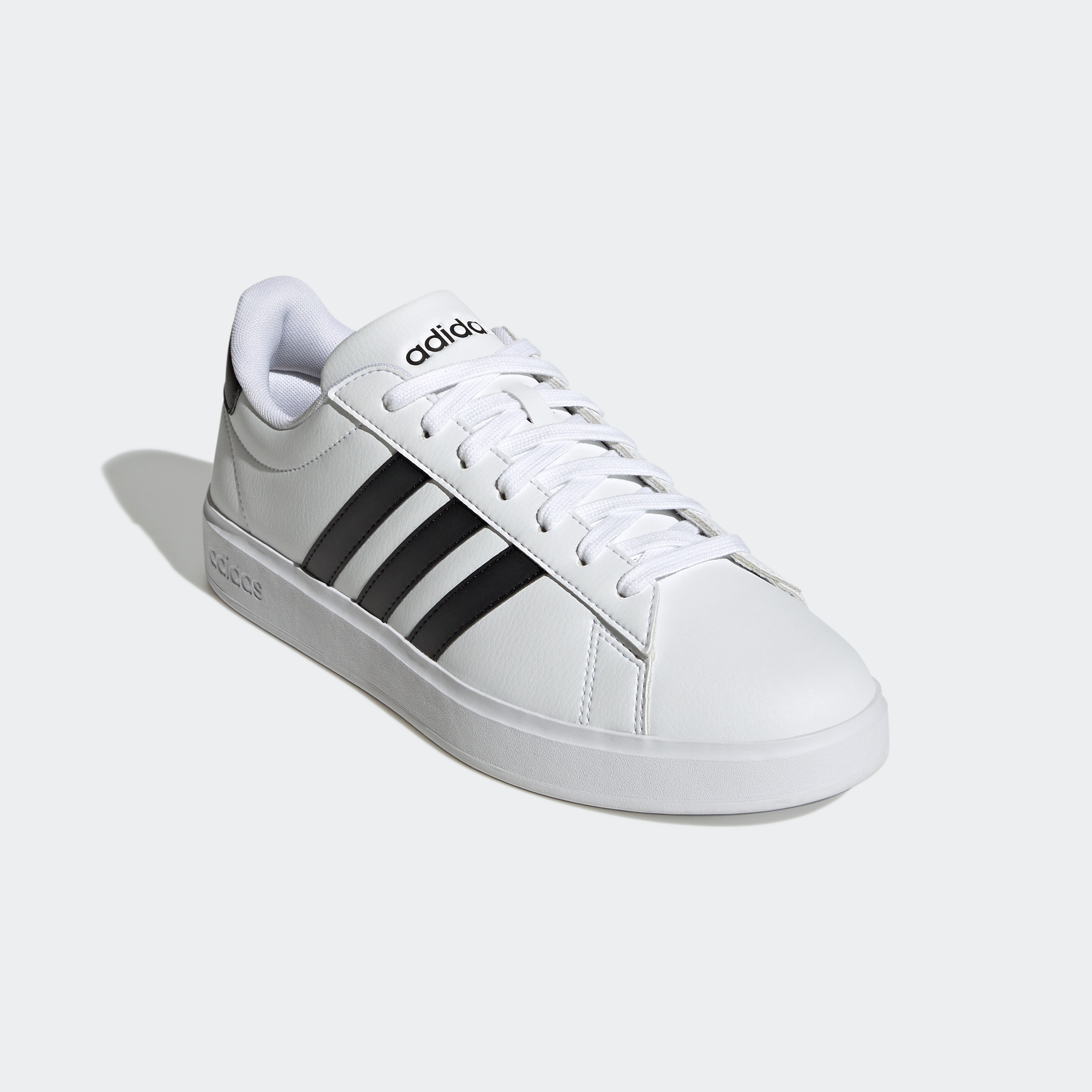 Sneaker ADIDAS SPORTSWEAR "GRAND COURT CLOUDFOAM COMFORT", Herren, Gr. 47, schwarz-weiß (cloud weiß, core schwarz, cloud weiß), Synthetik, Schuhe Sneaker, Design auf den Spuren des adidas Superstar