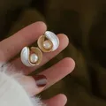 Elegante Shell Perle Ohrringe Für Frauen Neue Design Mädchen Unregelmäßigen Metall Kreis Pendientes