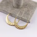 Boucles d'oreilles créoles métalliques martelées pour femmes croissant de lune croissant