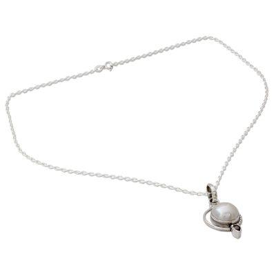 Sublime Romance,'Leaf Theme Silver and Cultured Pearl Necklace with Garnet'