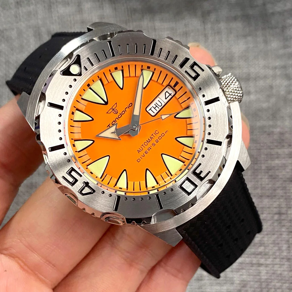 Leuchtende 42 mm 200 m Tauch-AR-Saphirglas-Monster-orangefarbenes Zifferblatt NH36A Herren-Automatikuhr mit 3,8-Uhr-Tag-Lume-Gummi Image