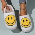 Pantofole con sorriso giallo cartone animato donna 2023 inverno suola morbida pantofole in pelliccia