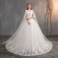 Abito da sposa cinese 2023 con abito da sposa in pizzo con berretto lungo con ricamo a lungo treno