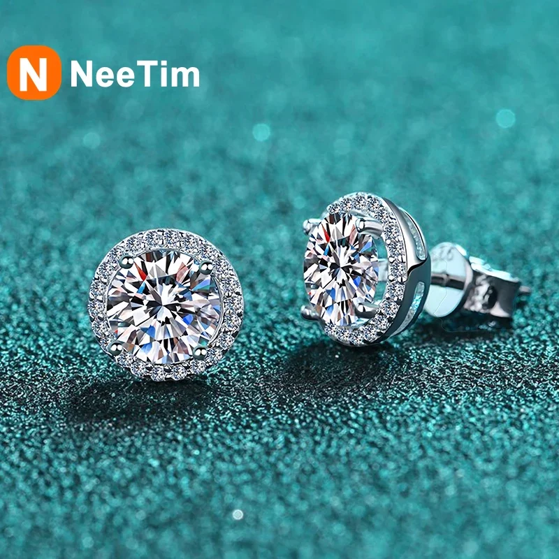 NeeTim Moissanite Orecchini con perno per le donne S925 Argento sterling Placcato in oro bianco Orecchini con diamanti Orecchini a bottone Gioielli da sposa