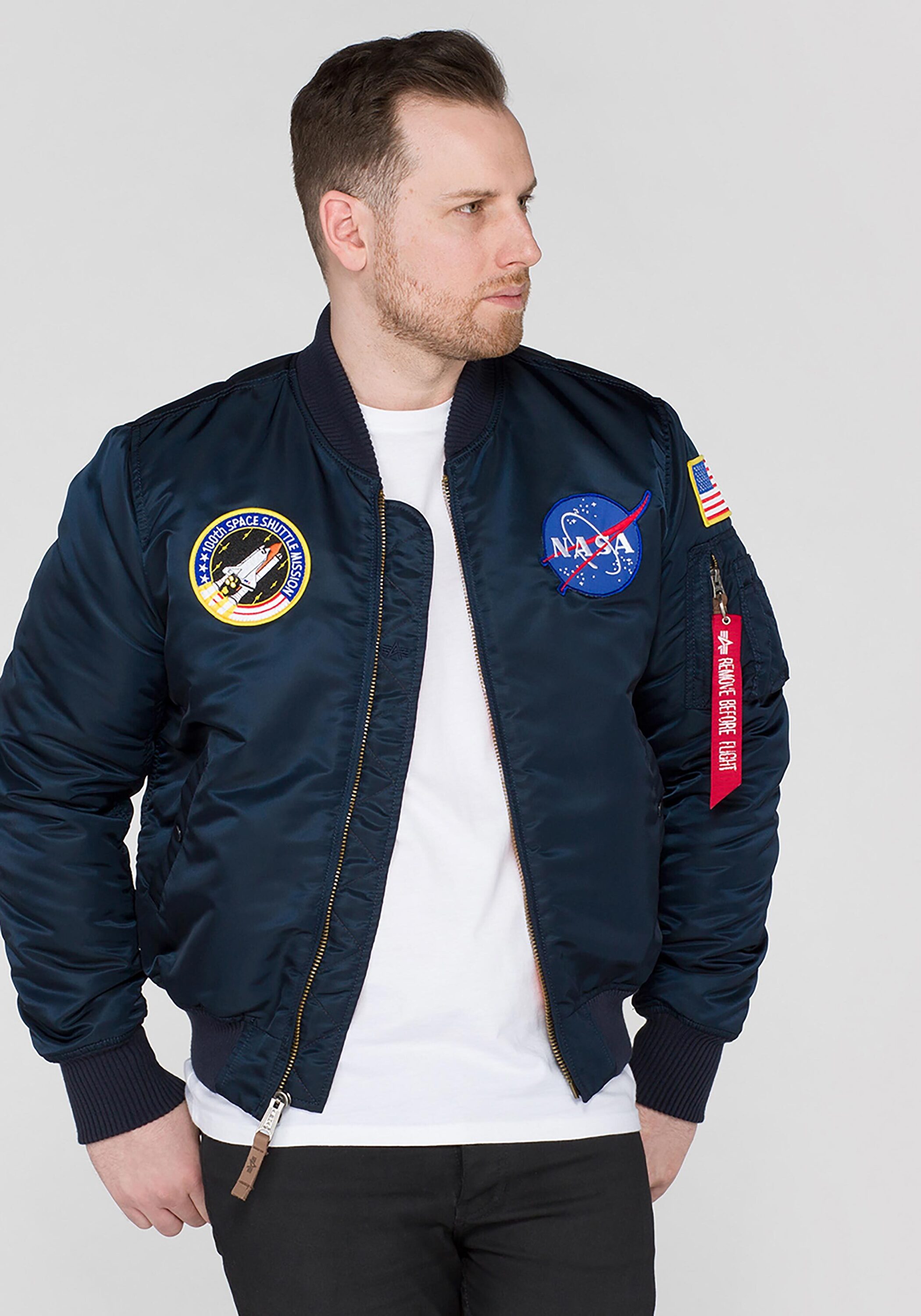 Bomberjacke ALPHA INDUSTRIES "MA-1 VF Vintage Fit NASA", Herren, Gr. M, blau (rep.blau), Obermaterial: 100% Nylon; Futter: 100% Nylon; Füllung: 100% Polyester, Jacken Bomberjacke