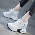 Sneakers da donna imbottite ad aria Running Wedge Platform Sneakers scarpe da ginnastica White
