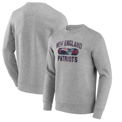 New England Patriots True Classics Hometown Elevated Graphic Crew Sweatshirt – Herren Image
