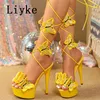 Liyke 2025, neue rosa gelbe Cross Strap Plattform Sandalen Frauen handgemachte Stickerei Schmetterling offene Spitze elegante High Heels Schuhe