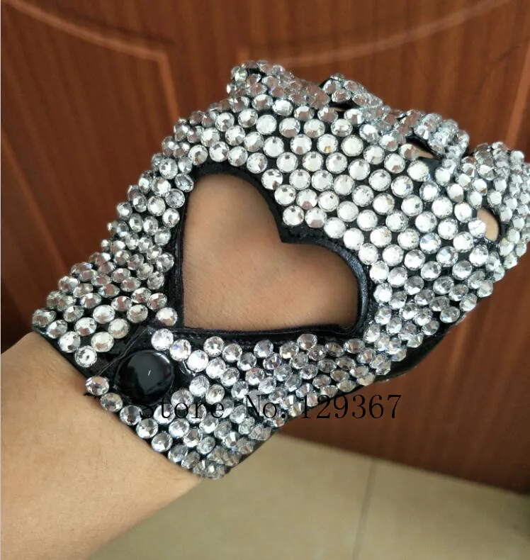 Frauen mode semi-finger faux PU leder sexy fingerlose herz cut out strass handschuhe dame hüfte-hop dance handschuhe