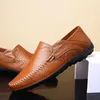 Herren Freizeit schuhe Luxusmarke 2020 Leder Herren Slipper Mokassins atmungsaktiver Slip auf schwarzen Fahr schuhen plus Größe 37-46