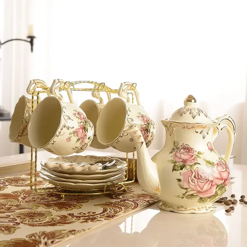 Rose Blumen Knochen China Kaffee Set Britischen Porzellan Tee-Set Keramik Topf Creamer Zucker Schüssel Teatime Teekanne Kaffee Tasse Becher kaffee