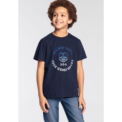 T-Shirt DELMAO "mit Logo-Print für Jungen", Jungen, Gr. 152/158, blau (marine), Single Jersey, Obermaterial: 100% Baumwolle, bedruckt, sportlich, Basic hüftbedeckend, Rundhals, Kurzarm, Shirts, Kurzarm, Basic-Passform, mit Logodruck, Rundhalsausschnitt Image