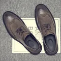 Scarpe Oxford da uomo fatte a mano con punta alare scarpe eleganti da uomo Brogue in pelle grigia