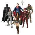 Justice League DC Smile Hero Action Figurine Figurine Super Man Flash Batman Ornement à