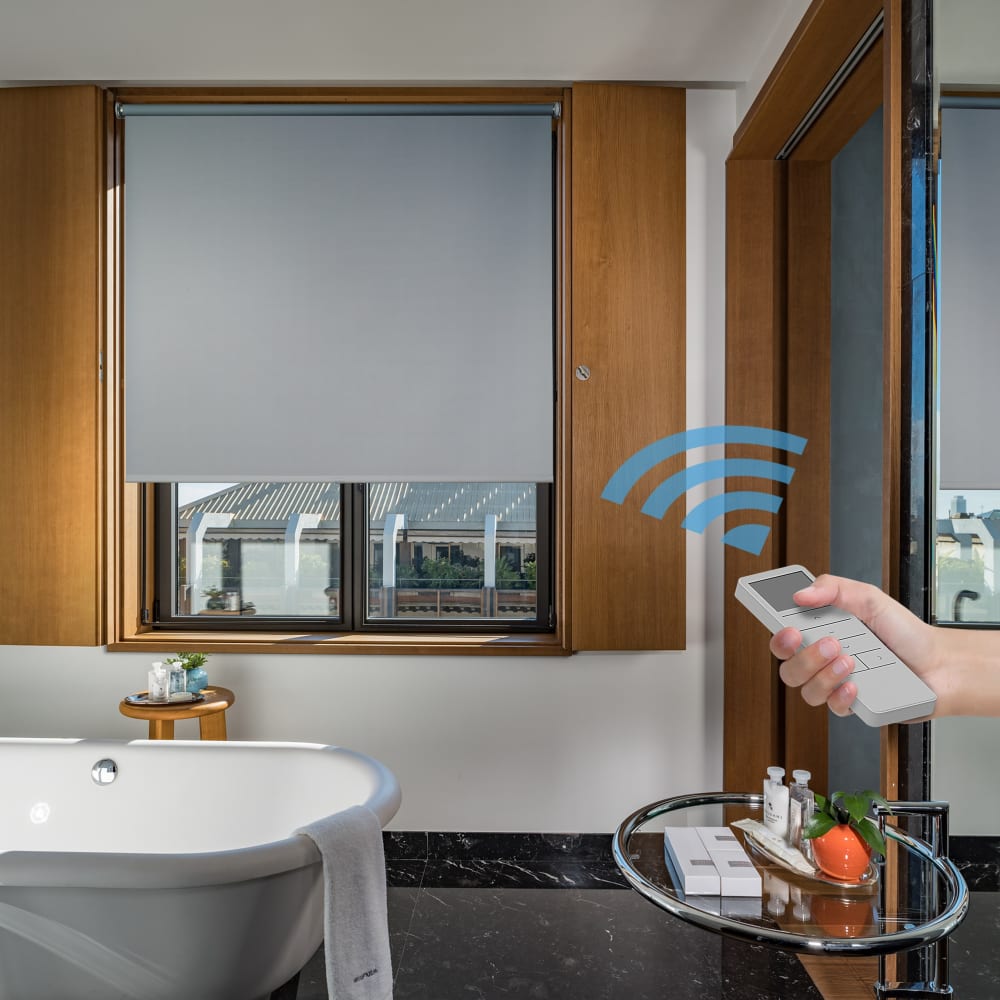 Store enrouleur motorisé occultant gris 90 x 250 cm