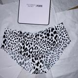 Victoria's Secret Intimates & Sleepwear | (Xxl) Victoria's Secret No Show Hiphugger Underwear Panty | Color: Black/White | Size: Xxl