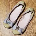 Kate Spade Shoes | Kate Spade Fontana Women's Too Cream Patent Leather Gold Bow Ballet Flat Shoes | Color: Cream | Size: 9