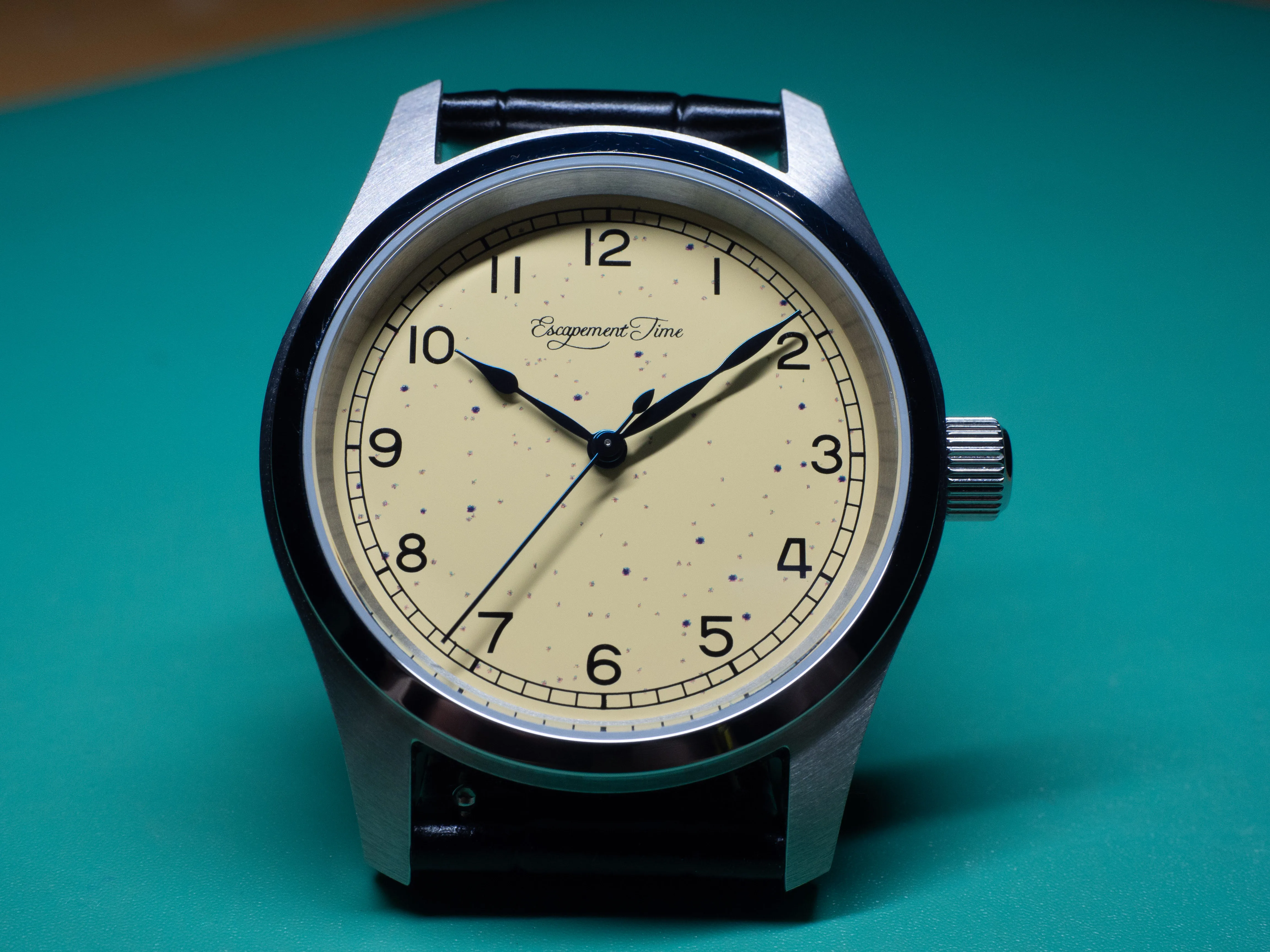 【Hängezeit】VH31 Quarzwerkuhr, 38 mm Saphirgehäuse, wasserdicht, 100 m, Sommersprossen-Zifferblatt Image