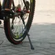 Support de vélo réglable en alliage d'aluminium support arrière avec pied en caoutchouc conception