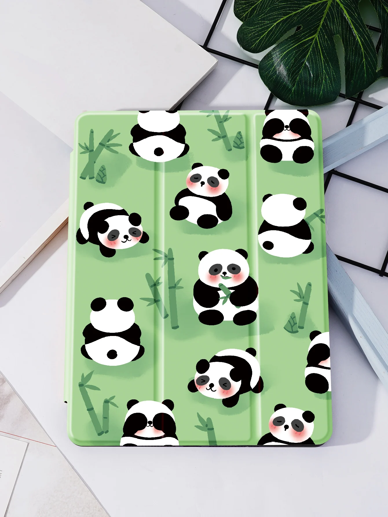 Panda Hülle für iPad 9./8./7. Generation 10,2 Zoll Hülle, für Pro12.9 Cover, mit Stifthalter, Auto Wake/Sleep Cover Image