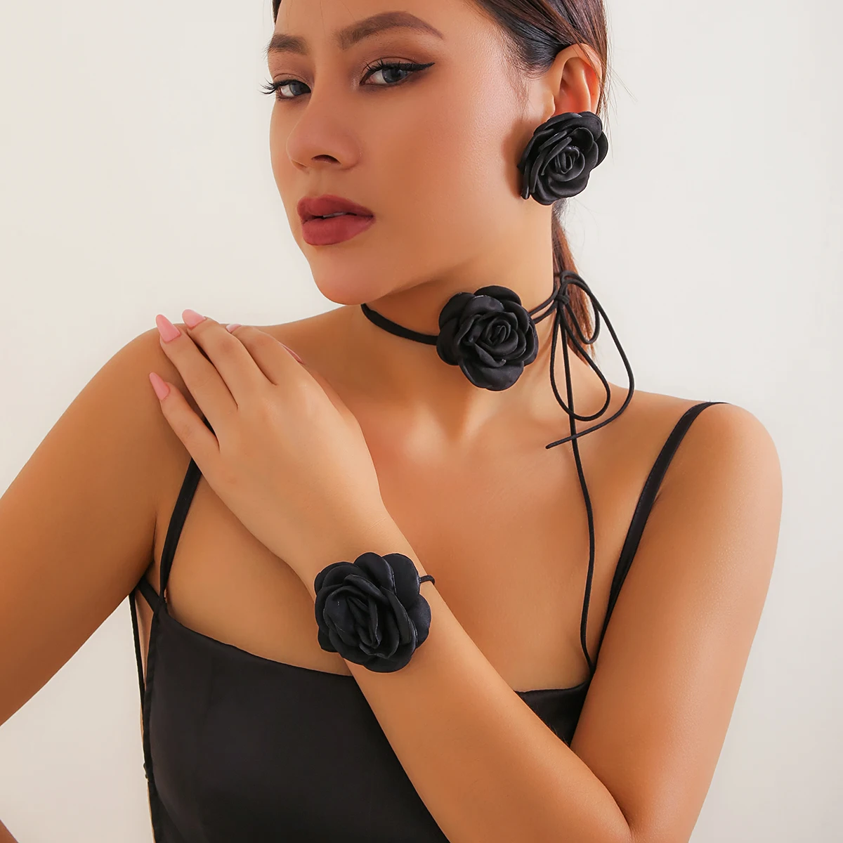 PuRui Elegantes Set Rose Blumen Halskette Armband Ohrringe für Frauen Modeschmuck Seil Halsband Armreif Neue Party Damen Hochzeit Image