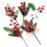 Simulazione natalizia ramo di pigna fiocco di neve ramo di albero di bacche decorazione natalizia