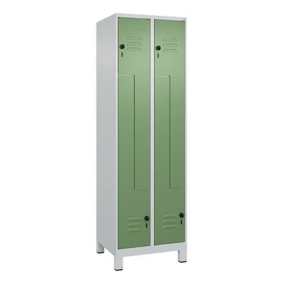 C+P Z-Spind Classic PLUS, Füßen, 4 Abteile, HxBxT 195x60x50cm, Sicherheitsdrehriegel, Hellgrau/Resedagrün von PROREGAL Image