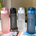 Bouteille d'eau de sport transparente sans BPA shaker portable verres étanches plastique à clics