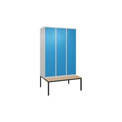 C+P Spind Classic PLUS, Buche untergebaute Sitzbank 3 Abteile, HxBxT 212x120x82cm, Zylinderschloss, Hellgrau/Lichtblau von PROREGAL Image