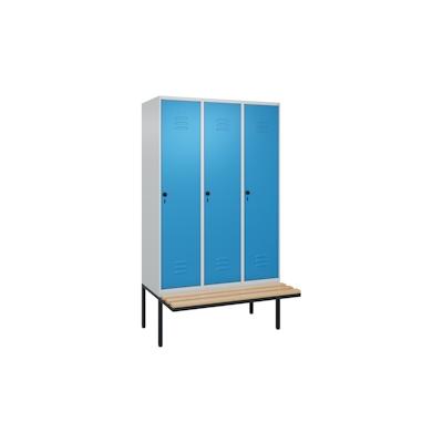 C+P Spind Classic PLUS, schwebender Sitzbank aus Buche 3 Abteile, HxBxT 212x120x82cm, Sicherheitsdrehriegel, Hellgrau/Lichtblau von PROREGAL Image