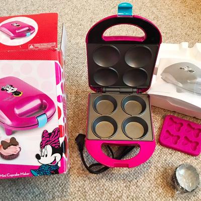Disney Kitchen | Disney Minnie Mouse Mini Cupcake Maker Girls Cooking Makes 4 Small Cupcaks W Bow | Color: Pink | Size: Os