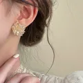 Boucles d'oreilles fleur blanche transparente pour femmes goujon en cristal doux tendance nouveaux