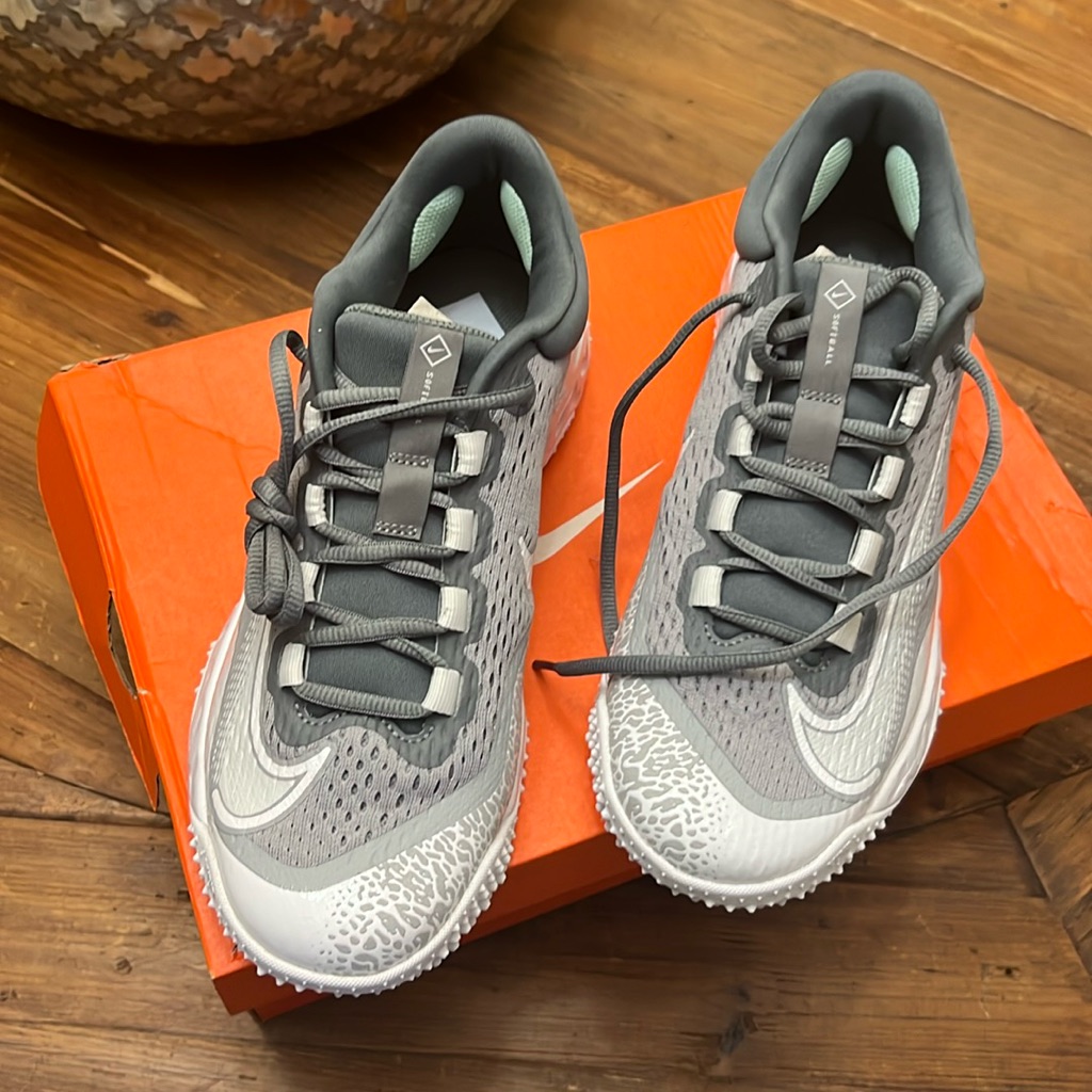 Nike Shoes | Brand New Women’s Nike Turf Cleats Size 9 | Color: Gray | Size: 9