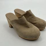 Free People Shoes | Free People Highland Park Clog Dove Gray Suede Women's Size Eu 39 Chunky Wood | Color: Tan | Size: 8.5