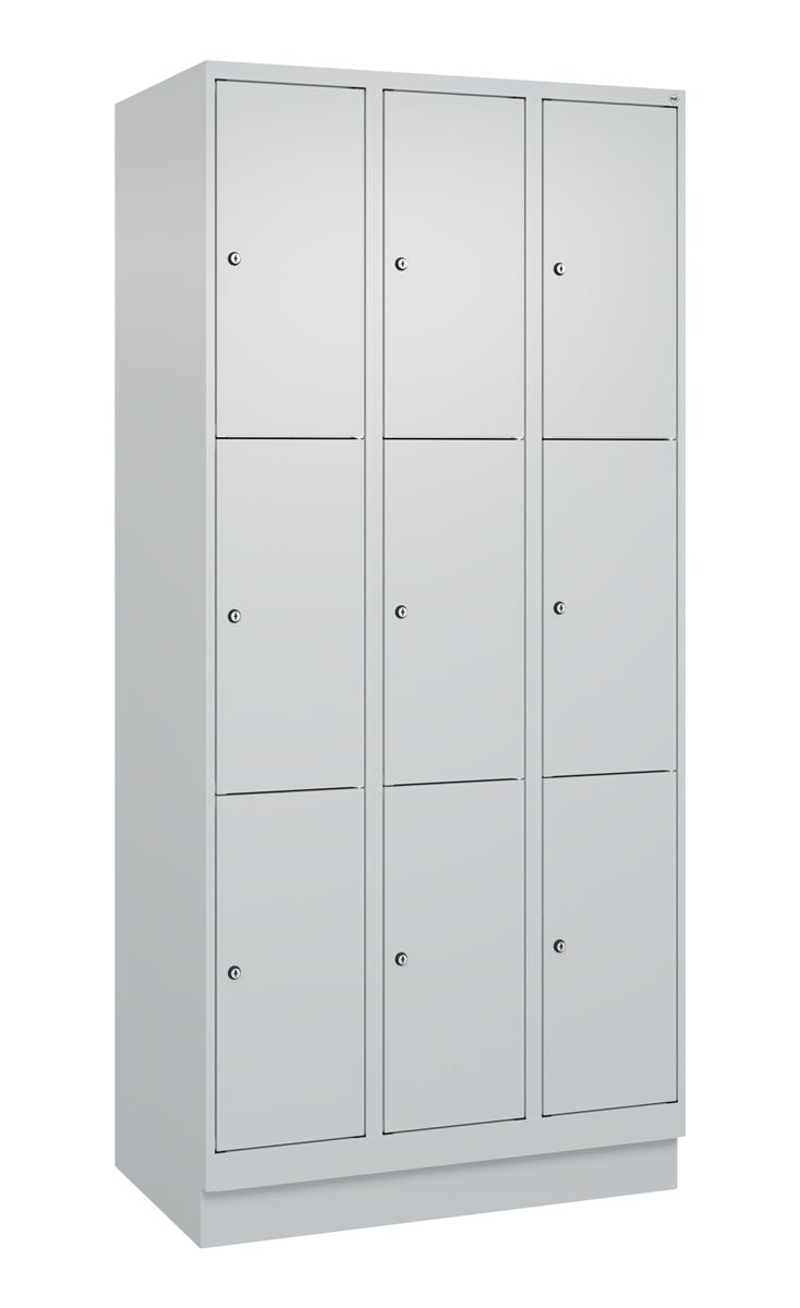 C+P Schließfachschrank Classic PLUS, Sockel, 3 Abteile, 1950x900x500mm, 7035/703 Image