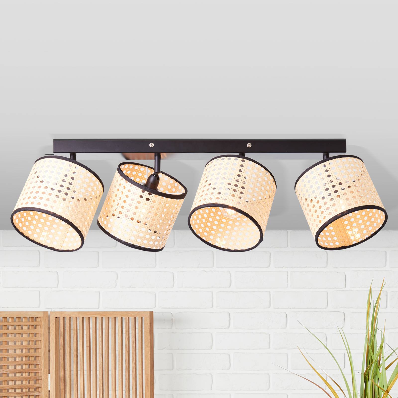 Brilliant Deckenstrahler Wiley mit Rattan, vierflammig Wiley, dimmbar, Holz hell, für Wohn- / Esszimmer, Metall, Strahler