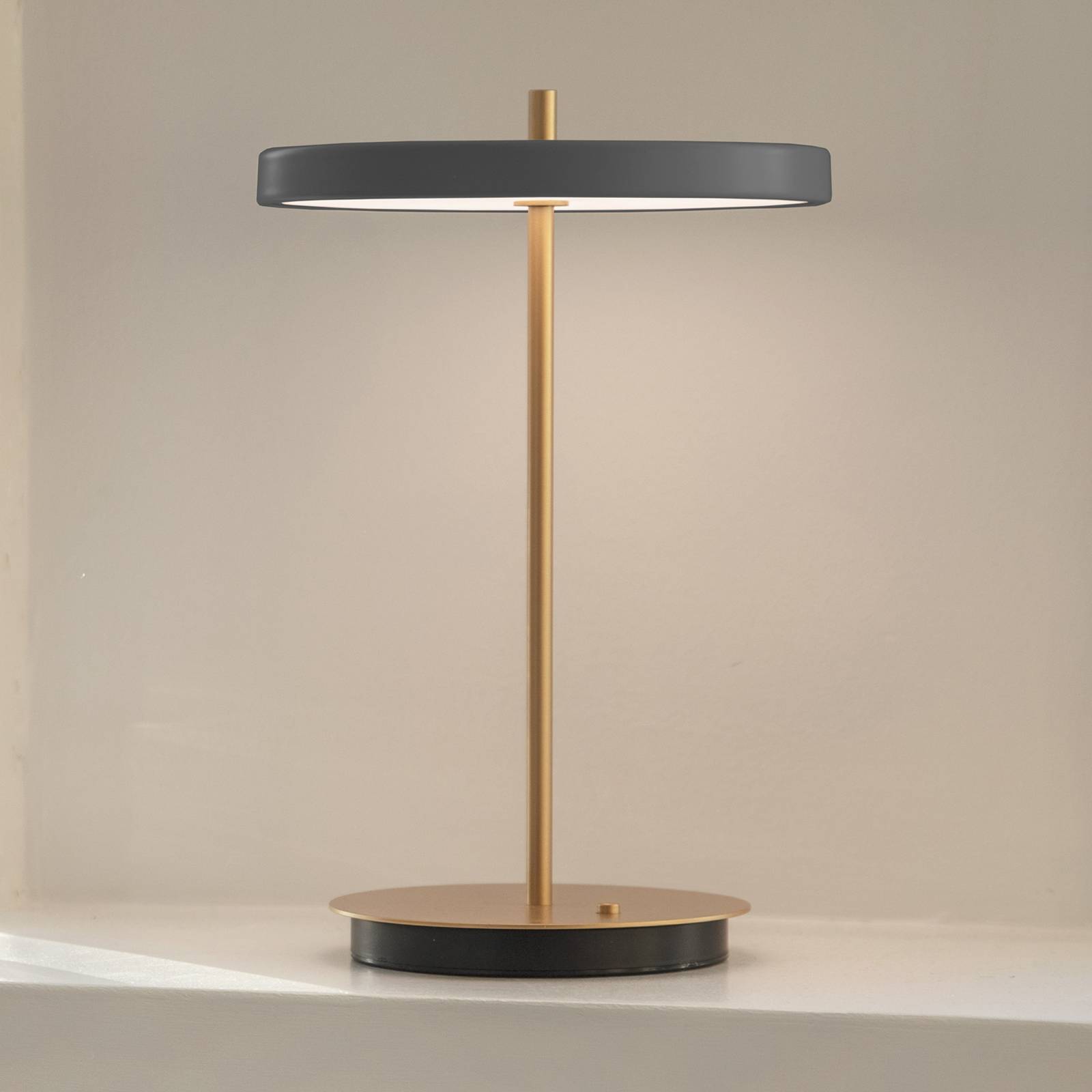 UMAGE LED Tischlampe Asteria Move, dimmbar, messing / gold, für Wohn- / Esszimmer, Metall, Design, LED Tischlampe