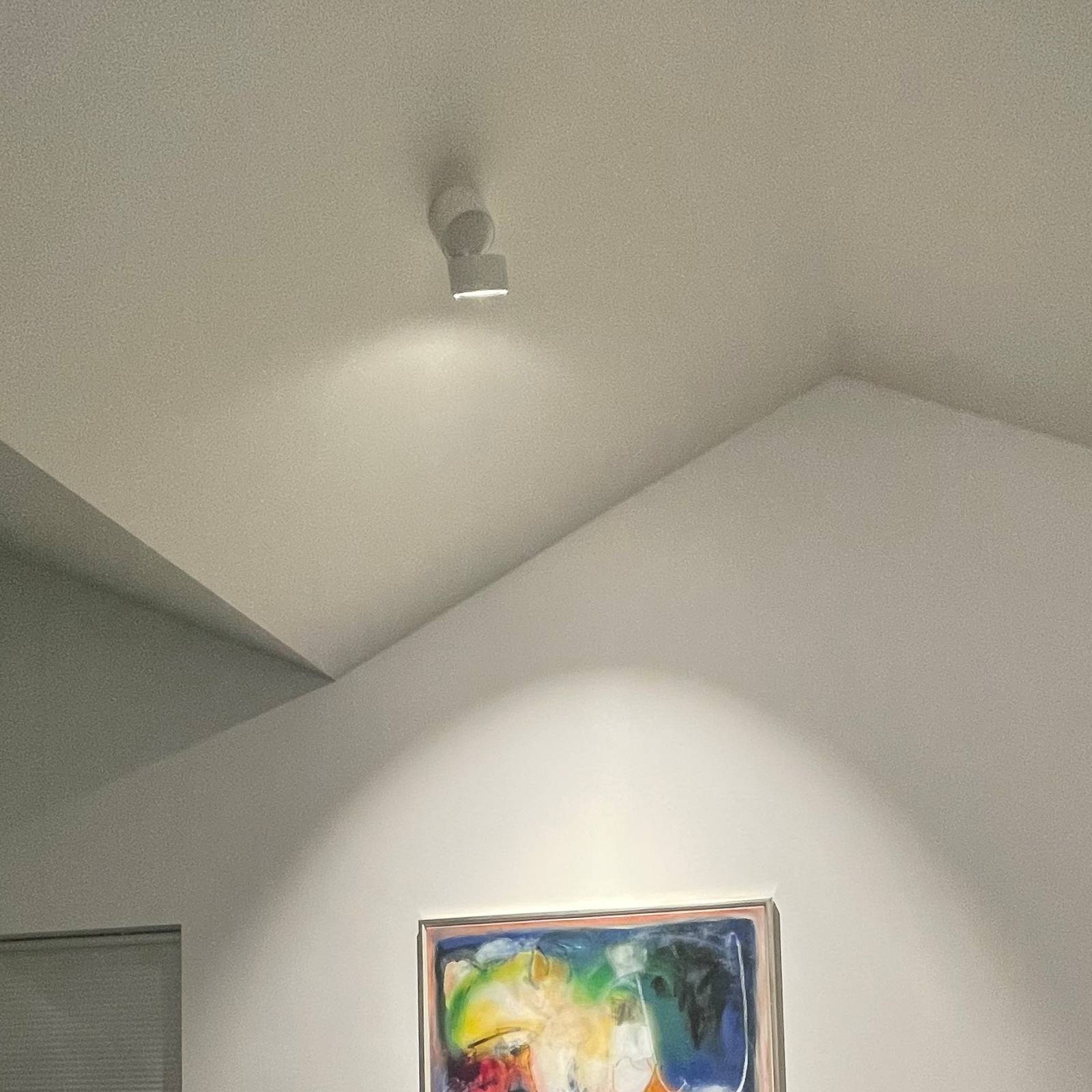 LOOM DESIGN Aim LED-Deckenspot einflammig weiß Aim, dimmbar, weiß / opal, für Wohn- / Esszimmer, Aluminium, Modern, LED Deckenlampe