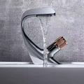 robinet de lavabo de salle de bain, robinets de lavabo en laiton cascade mitigeur robinet de bain monotrou avec tuyau d'eau chaude et froide