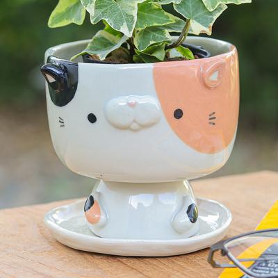'Handcrafted Cat-Shaped Ceramic Mini Flower Pot with Saucer'