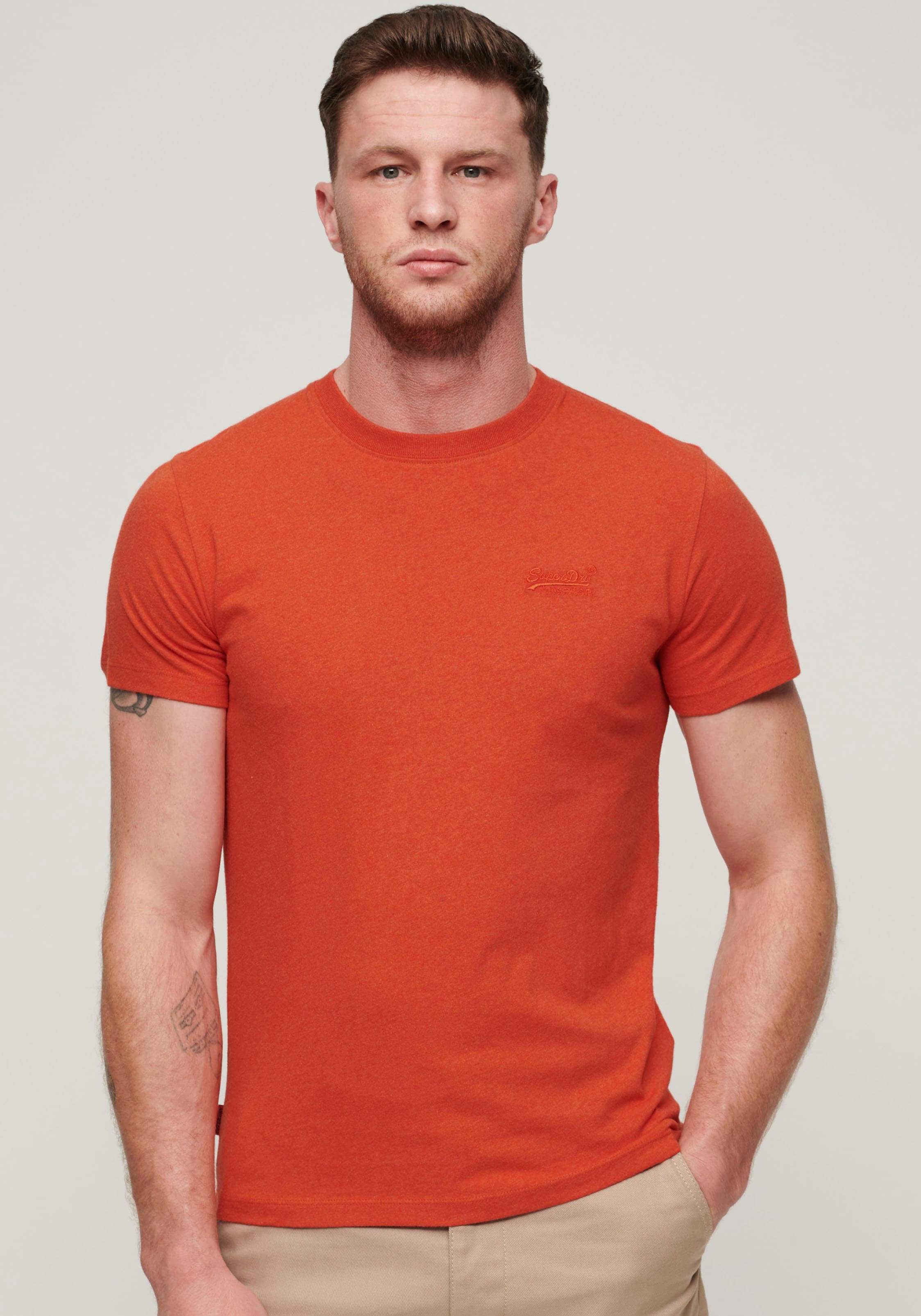 Rundhalsshirt SUPERDRY "ESSENTIAL LOGO EMB TEE", Herren, Gr. M, orange (bright orange), Single Jersey, Obermaterial: 100% Baumwolle, unifarben, slim fit hüftlang, Rundhals, Shirts Rundhalsshirt